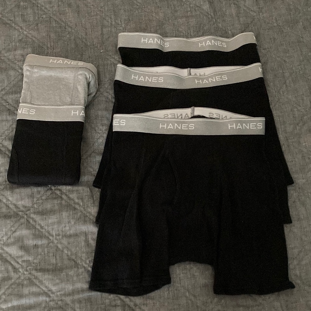 Excellent condition 5 pair men’s Hanes boxer briefs